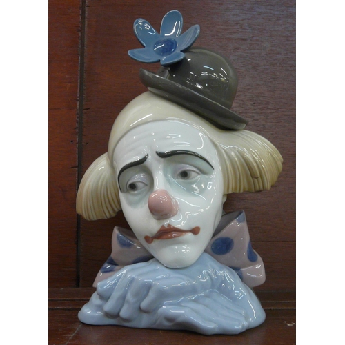 601 - A Lladro bust of a clown, G-28J backstamp, 27cm