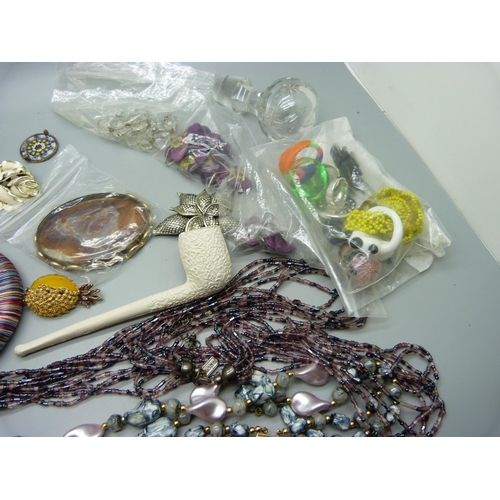 622 - Costume jewellery, etc.