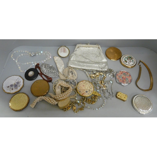 639 - An evening bag, compacts, jewellery, etc.