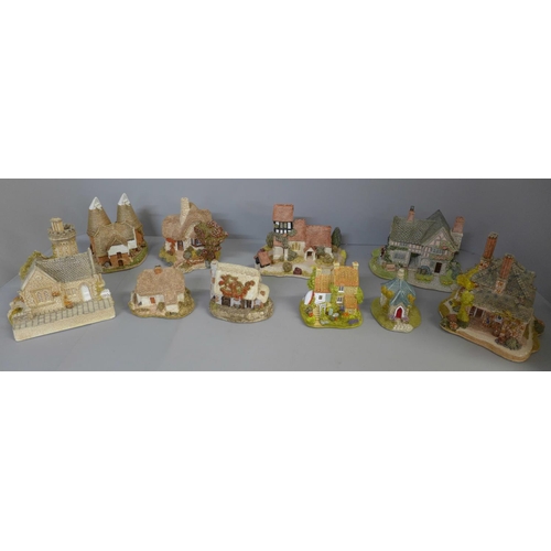 747 - Ten Lilliput Lane models including Oast-house and Olde York Toll **PLEASE NOTE THIS LOT IS NOT ELIGI... 