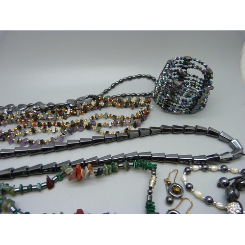 858 - Hematite jewellery