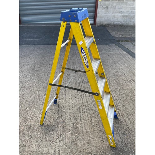 2067 - Werner electricians six rung fibreglass step ladder