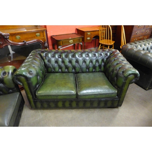 25 - A green leather Chesterfield three piece suite, comprising; three seater settee, two seater settee a... 