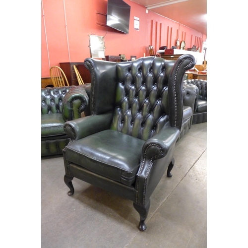 25 - A green leather Chesterfield three piece suite, comprising; three seater settee, two seater settee a... 