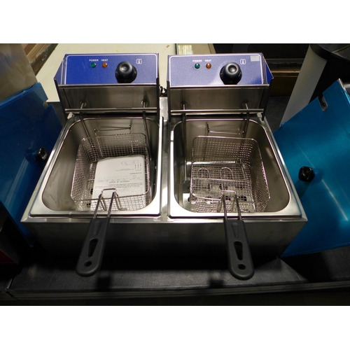 3039 - Commercial Double Electric Fryer with 2 x 5.5L Baskets, Model: EF-82L (580x460x310mm) RRP £300.00 + ... 