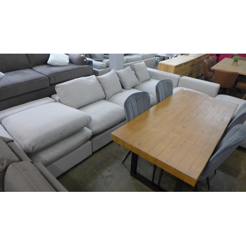 1534 - Thomasville Lowell six piece sectional sofa (4125-39)  * This lot is subject to vat - some missing c... 