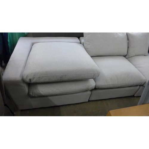 1534 - Thomasville Lowell six piece sectional sofa (4125-39)  * This lot is subject to vat - some missing c... 