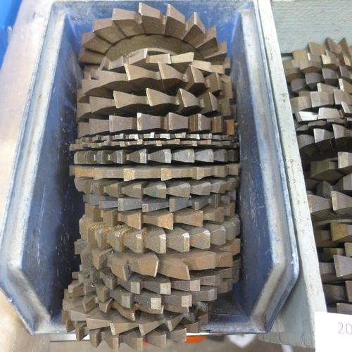 2009 - Approx 40 mixed gauge/diameter horizontal milling lathe cutter blades. Very heavy tooling items