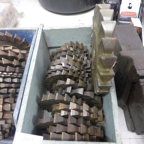 2009 - Approx 40 mixed gauge/diameter horizontal milling lathe cutter blades. Very heavy tooling items