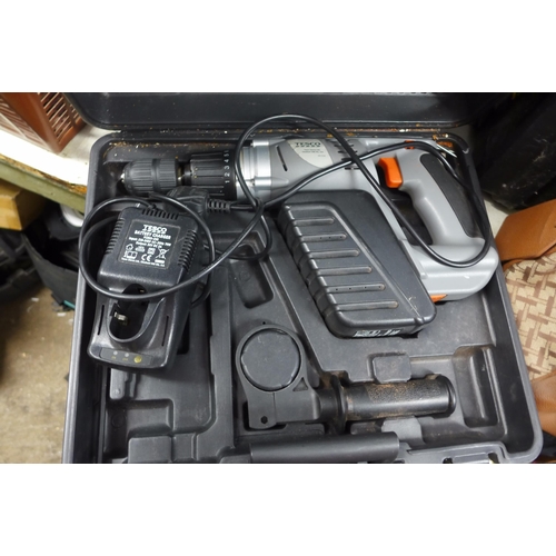 2018 - Powertool job lot: DeWalt 240V breaker drill in case, Bosch hammer drill in case, Tesco breaker dril... 