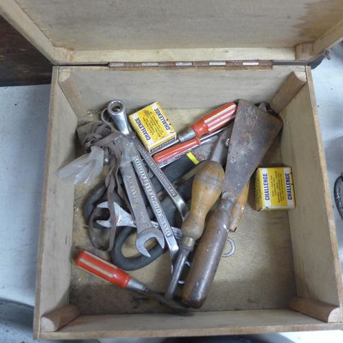 2024 - Engineer's tool chest with quantity of tools: pliers, calipers, pincers, etc.