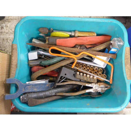 2025 - Approx 30 mixed hand tools