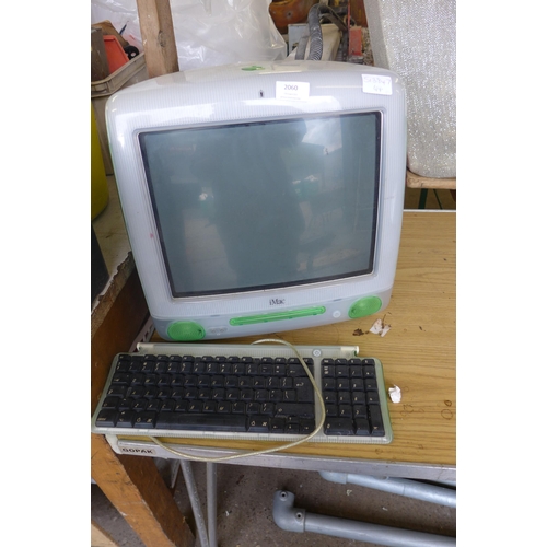 2060 - Green first generation Apple iMac desktop vintage (2000) computer with original keyboard