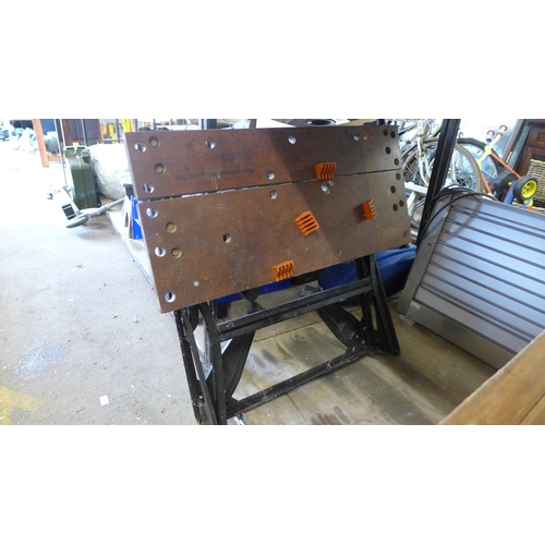 2078 - Black and Decker workmate with pasting table