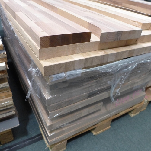 3044 - Pallet of Solid Oak Offcuts * This lot is subject to VAT