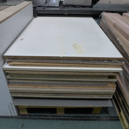 3045 - A pallet of MDF & Plywood boards