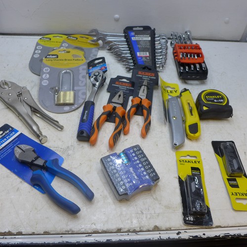 2026a - Approximately 20 mixed tools: stanley, Blackspot, spanners, ratchets, allen keys, pliers, molegrips,... 