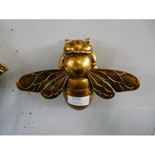 1310 - An ornamental gold bee (7BB12306)   *