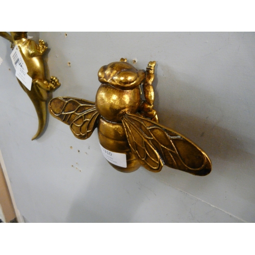 1310 - An ornamental gold bee (7BB12306)   *