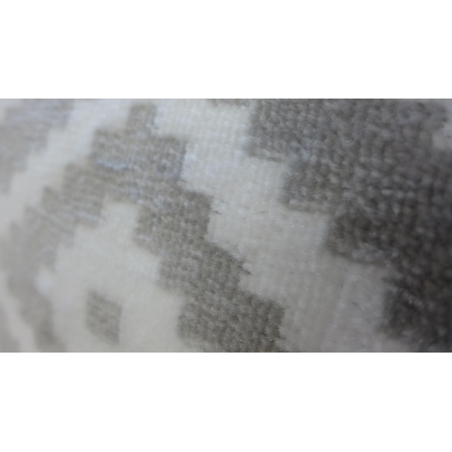 1573 - A Plus Collection grey runner - 80cm x 300cm