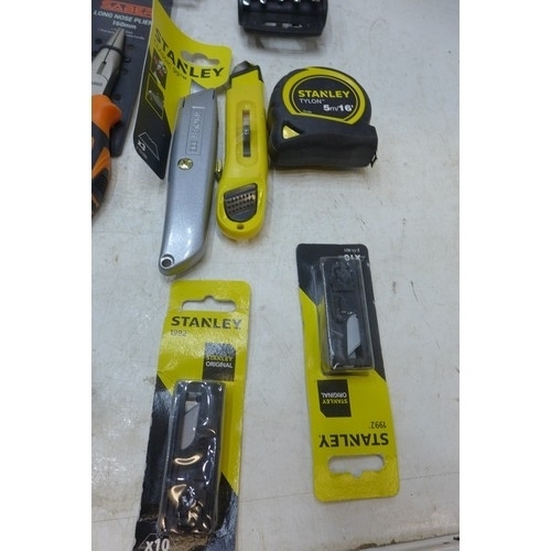 2026a - Approximately 20 mixed tools: stanley, Blackspot, spanners, ratchets, allen keys, pliers, molegrips,... 