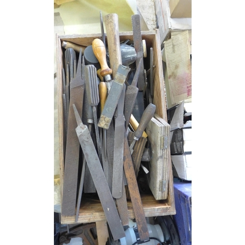 2035 - Large quantity of DIY hand tools