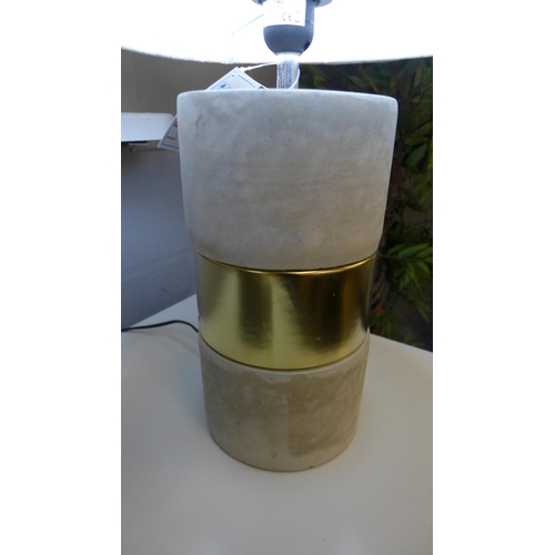 1316 - A concrete base table lamp with a decorative gold band and linen shade, H 63cms (70316743)   #