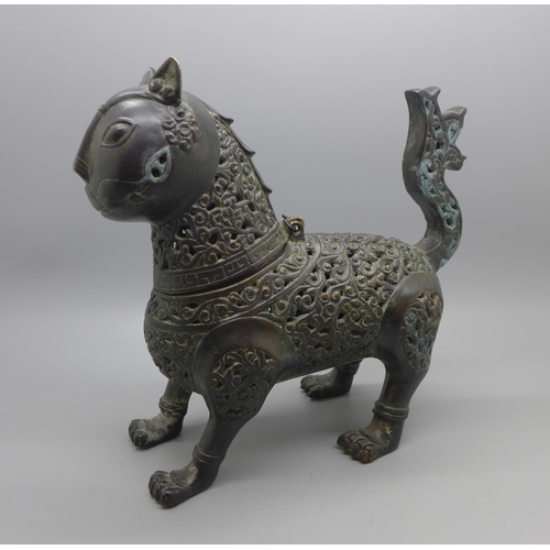 626 - A Chinese bronze figure of a lion, 18.5cm