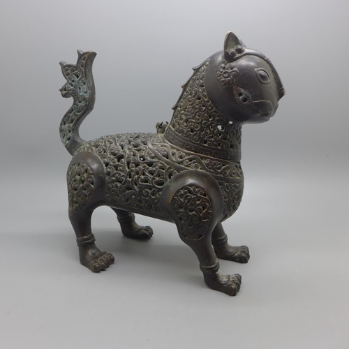 626 - A Chinese bronze figure of a lion, 18.5cm