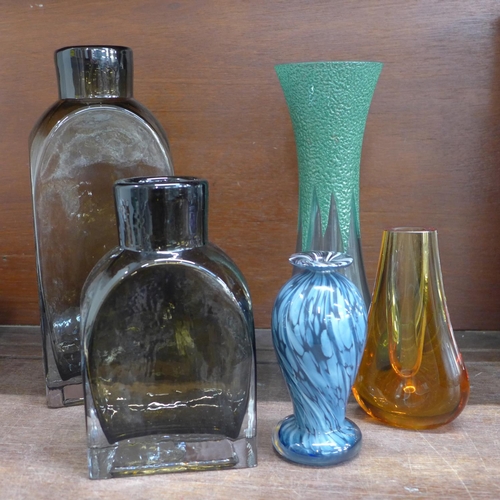 649 - Five items of art glass, two cinnamon cased shoulder vases and an amber hambone vase