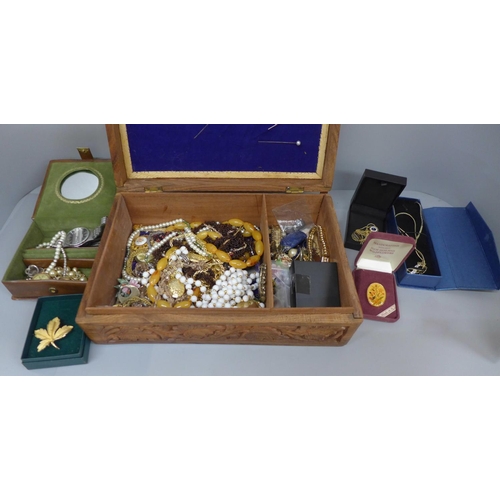 659 - Costume jewellery in a carved wooden box