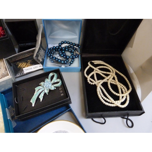 696 - Costume jewellery including pearl jewellery and some silver