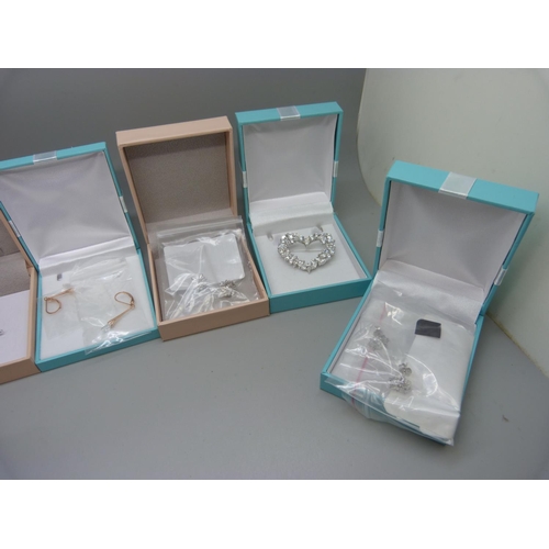 780 - A collection of silver jewellery, boxed, in a jewellery box