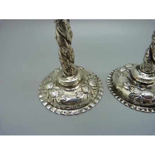 803 - A pair of silver candlesticks, Sheffield 1909, import, 91g, 9.5cm