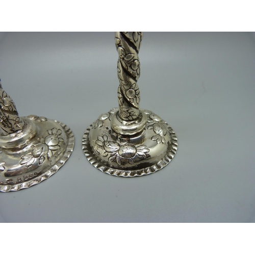 803 - A pair of silver candlesticks, Sheffield 1909, import, 91g, 9.5cm