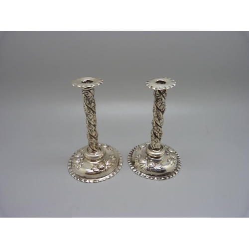 803 - A pair of silver candlesticks, Sheffield 1909, import, 91g, 9.5cm