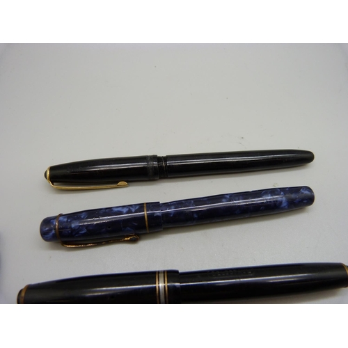 827 - Five ink pens including two with 14ct gold nibs and one with 18ct gold nib, and a silver and mother ... 