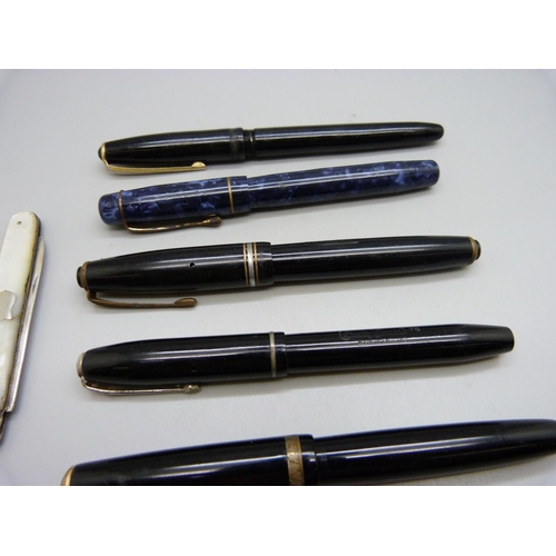 827 - Five ink pens including two with 14ct gold nibs and one with 18ct gold nib, and a silver and mother ... 