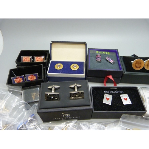 836 - Cufflinks and tie-clips