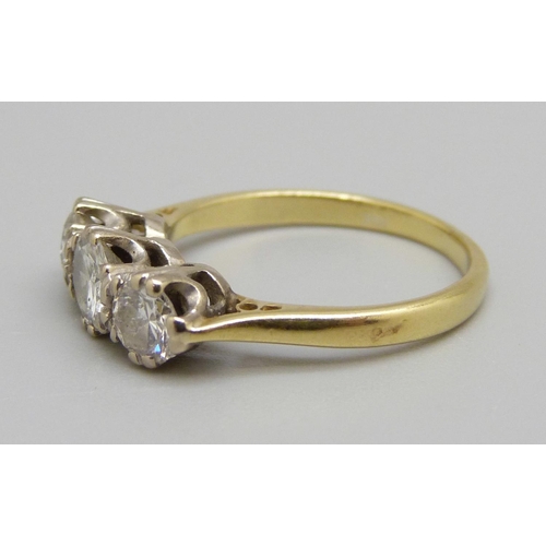 886 - An 18ct gold, three stone diamond ring, centre stone approximately 0.5ct weight, 3.1g, L