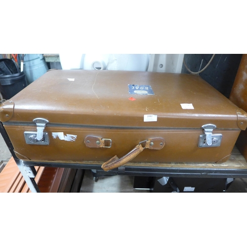 2079 - Two vintage suitcases, on containing quantity of brass and vintage metalware items and an Encore lef... 