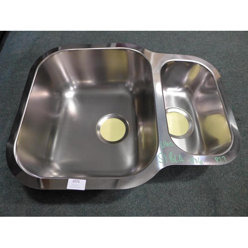 3055 - Blanco Essential 530-U Stainless Steel Reversible 1.5 Bowl Sink (582x450x180mm), model no:- BL453665... 