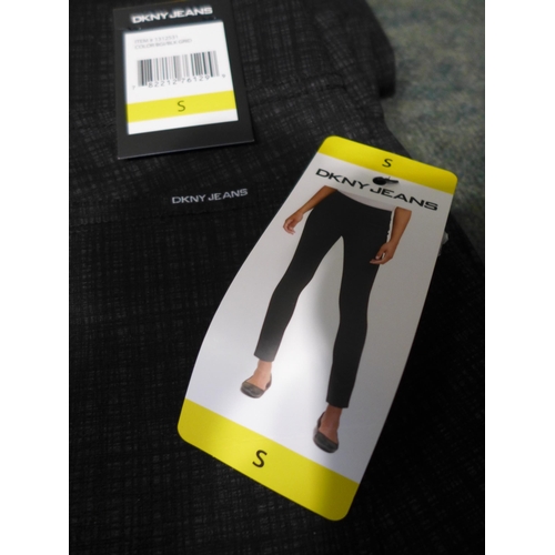 3002 - 4 Pairs of ladies DKNY trousers - all size S * This lot is subject to VAT