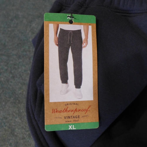 3003 - 3 Pairs of men's jogging bottoms - mixed sizes and styles * This lot is subject to VAT