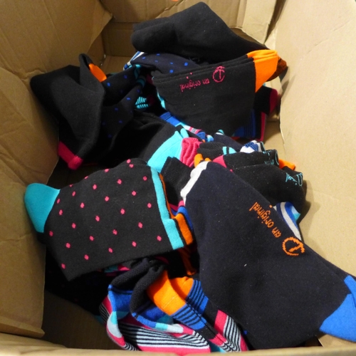 3008 - Box of Men's Penguin socks - various styles * This lot is subject to VAT