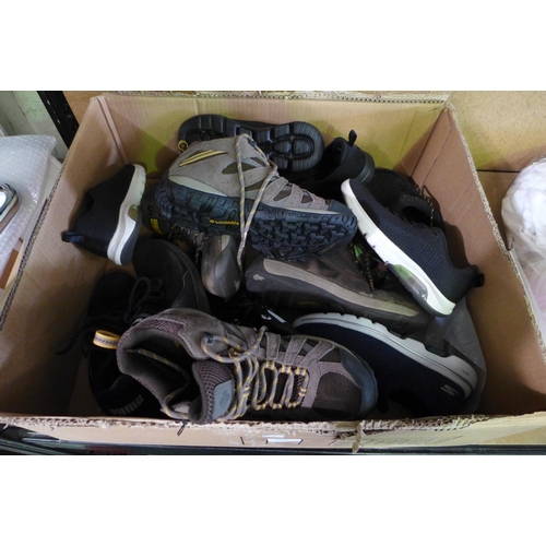 3025 - Box of individual/single/ex-display shoes * This lot is subject to VAT