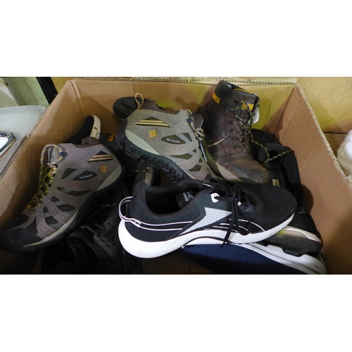 3025 - Box of individual/single/ex-display shoes * This lot is subject to VAT