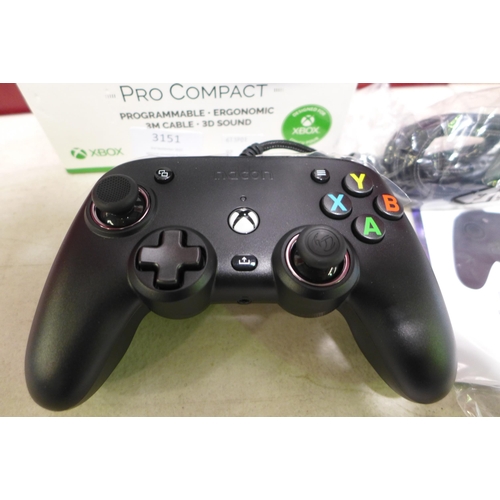 3151 - Nacon Pro Compact controller for Xbox (NC7271)