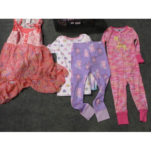 3168 - Mix of girls clothing - various sizes and styles    * This lot is subject to vat