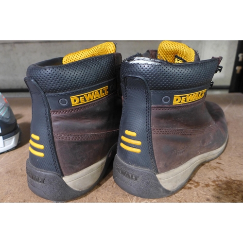 3176 - Pairs of men's brown DeWalt steel-toe-capped work boots - UK size 11 (Worn)* This lot is subject to ... 